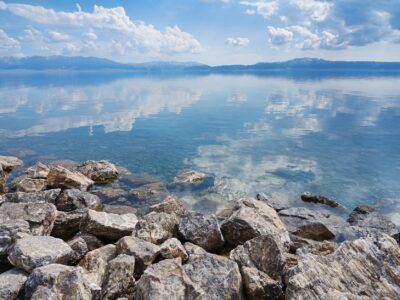 One small lake in South Dakota gives you boulders, pines, and the Rockies’ rival peak: Authorities confirm