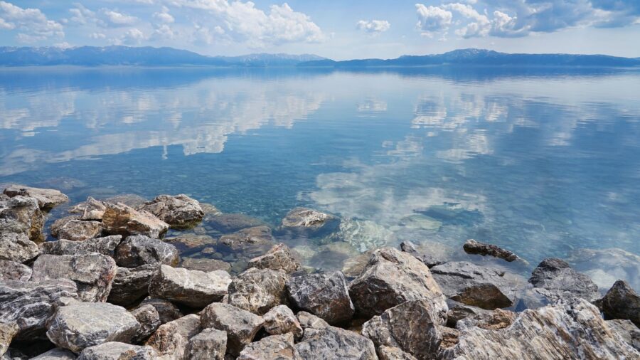 One small lake in South Dakota gives you boulders, pines, and the Rockies’ rival peak: Authorities confirm
