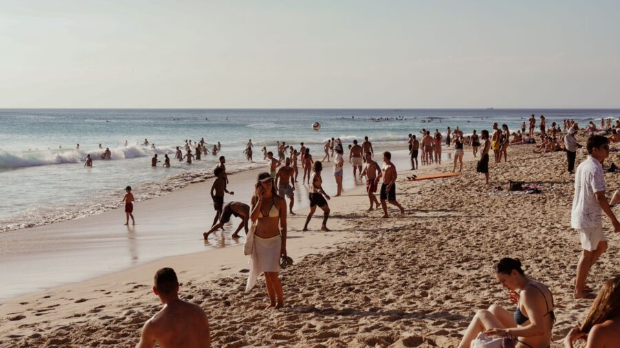 Shipwrecks, lighthouses, and an alligator man line Washington’s longest beach: According to reports